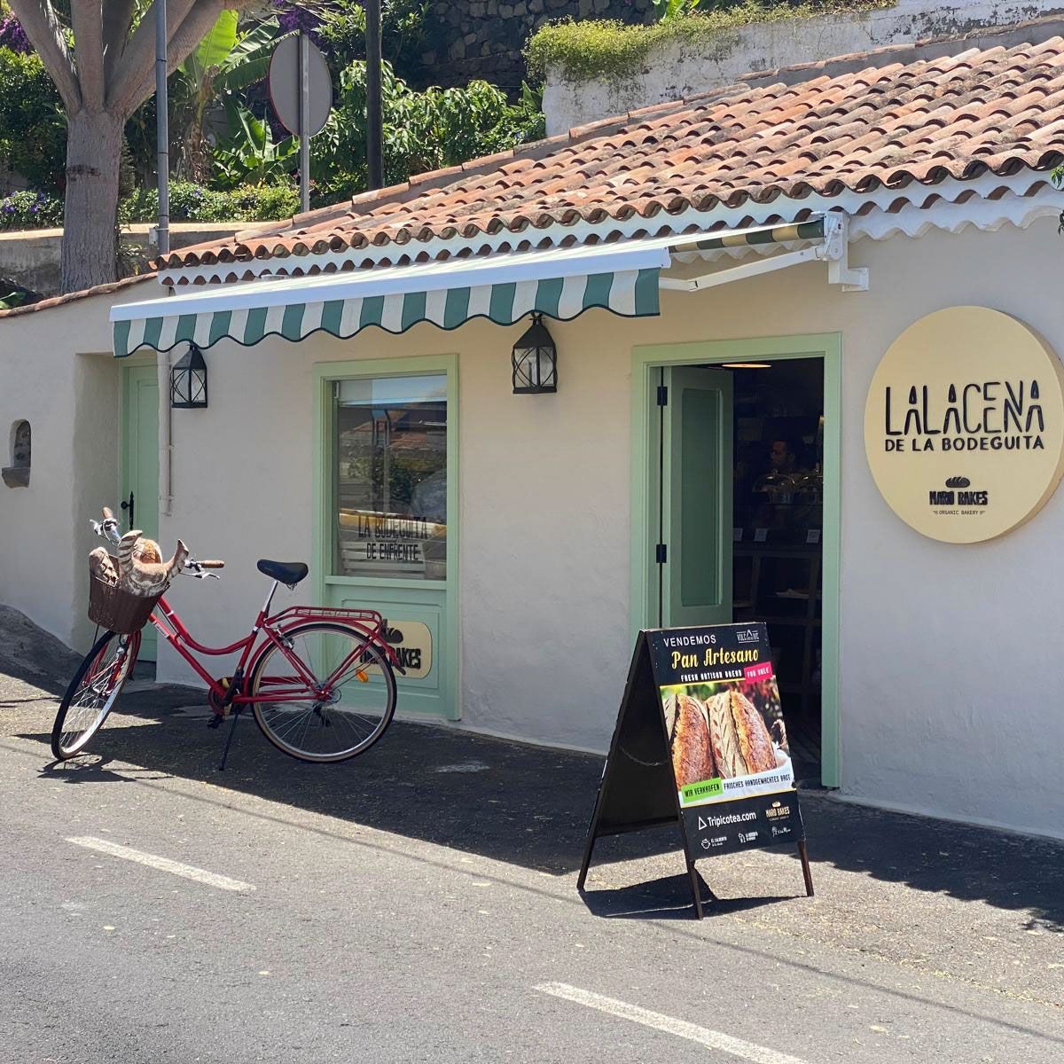laalacena-entrada Front of Lalacena by La Bodeguita de Enfrente in Santa Úrsula, Tenerife. DE